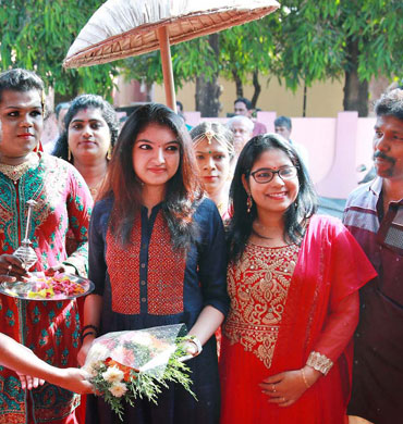 Ima Beauty Parlour And Beauty Spa in Irinjalakuda and Perinjanam, Thrissur. Beauty saloon, Beauty Clinic, Services - Bridal Makeup, Wedding makeup, PEDICURE, MANICURE, Nail Art, Full body waxing, Hair Colouring, Hair styling, Pimple Treatment, Hair Spa, Hair treatment