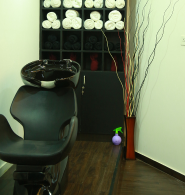 Ima Beauty Parlour And Beauty Spa in Irinjalakuda and Perinjanam, Thrissur. Beauty saloon, Beauty Clinic, Services - Bridal Makeup, Wedding makeup, PEDICURE, MANICURE, Nail Art, Full body waxing, Hair Colouring, Hair styling, Pimple Treatment, Hair Spa, Hair treatment